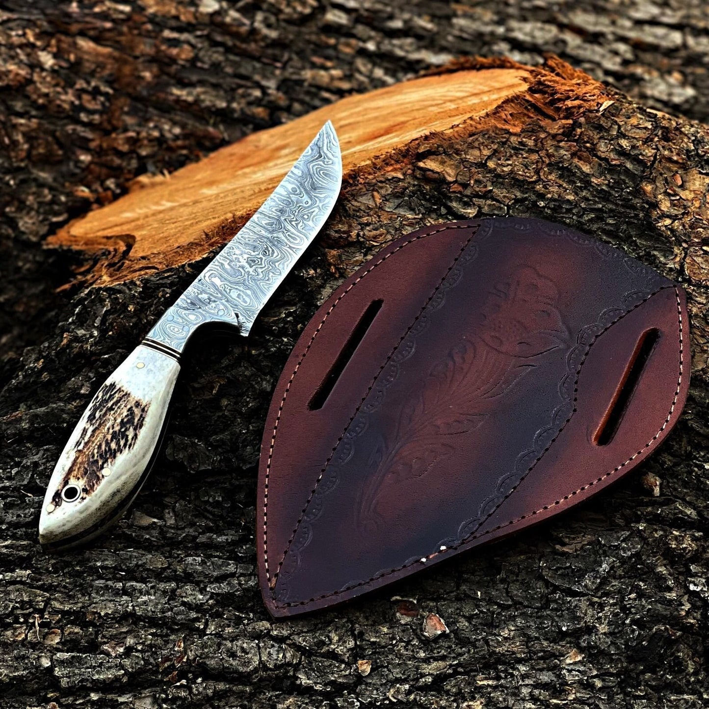 Handmade Hunting Skinner Damascus Steel Blade Knife Stag Horn Handle|DHS009