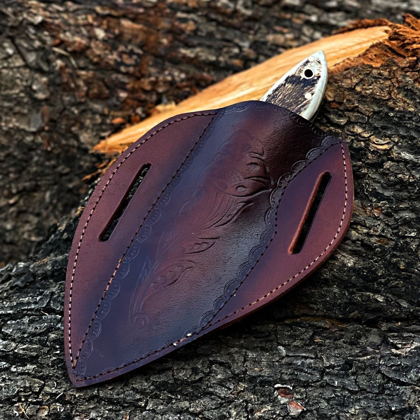 Handmade Hunting Skinner Damascus Steel Blade Knife Stag Horn Handle|DHS009